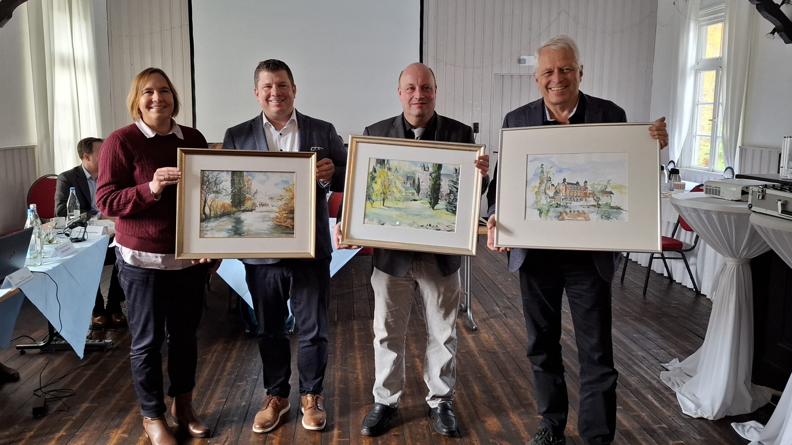 Bilderübergabe auf Schloss Gimborn